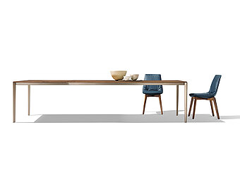 Ein eleganter ausziehbarer Esstisch mit einer versteckten Erweiterungsmöglichkeit. Dieser Tisch kombiniert stilvolles Design mit Funktionalität und ermöglicht es Ihnen, zusätzliche Sitzplätze bei Bedarf zu schaffen. Tak von Team 7 in Koblenz 